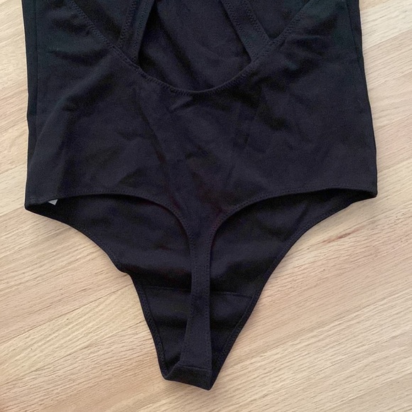 Aritzia Wilfred Free Criss Cross Thong Bodysuit - Picture 4 of 6